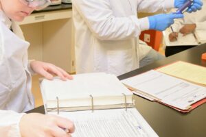 AI生成学術論文で「delve」の使用が急増、ナイジェリア英語の影響か