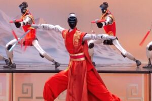 Unitreeの人型ロボット16体、中国新年で伝統舞踊を披露　技術革新の象徴に