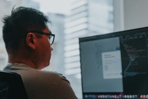 中国でAI駆動のワンマン企業が急増　政府支援で2028年までに1000社目標