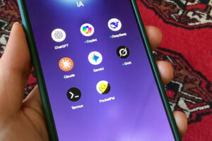 スマートフォンでローカルAIを実行：PocketPal AIの活用法
