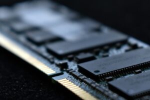 AI産業のメモリ危機：2027年まで供給不足が続く