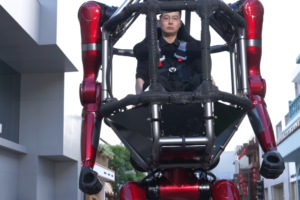 中国Unitree Robotics、変形メカロボット「GD01」を発表　二足と四足で移動可能