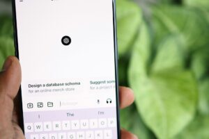 OpenAIが開発する新型AIデバイス：スマートフォンから次世代デバイスへの転換